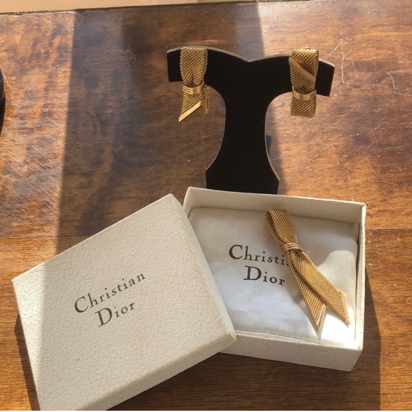 Meet your Posher, Alex - Picture 2 of 15